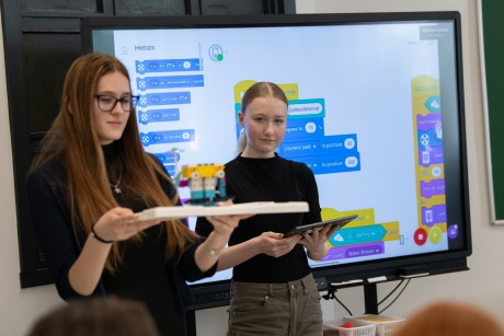 Átadták a Tóparti Gimnázium és Művészeti Szakgimnázium okostantermét